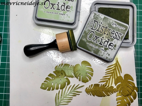 Tropical laves distress oxide bundled sage, forest moss