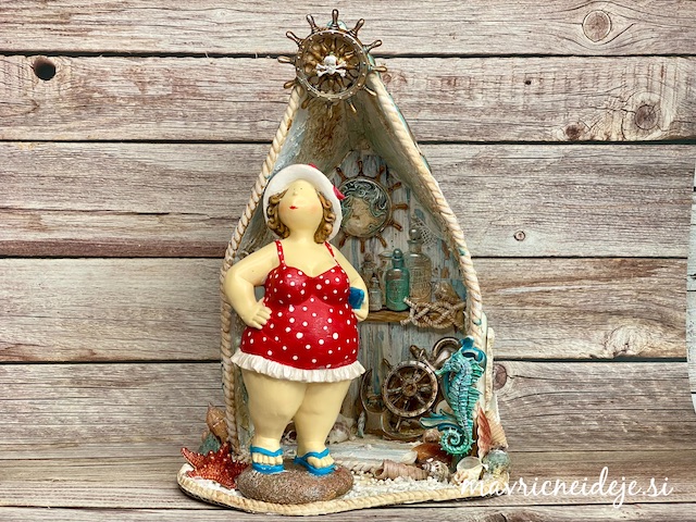 This image has an empty alt attribute; its file name is poletna-dekoracija-s-školjkami-6.jpeg