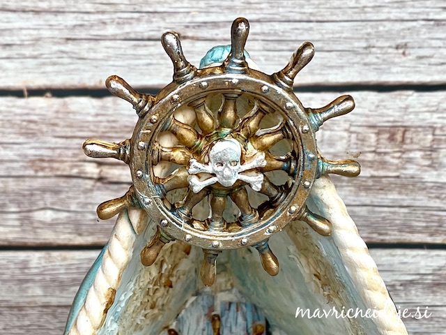 This image has an empty alt attribute; its file name is poletna-dekoracija-s-školjkami-9.jpeg